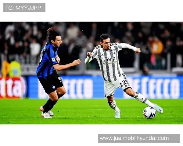 克鲁赛罗与拉腊的激烈对决展现足球魅力与团队精神的巅峰较量 克鲁赛罗与拉腊的激烈对决展现足球魅力与团队精神的巅峰较量