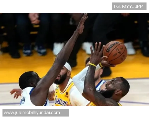 公牛与勇士激战1月18日NBA赛场精彩对决引发球迷热议