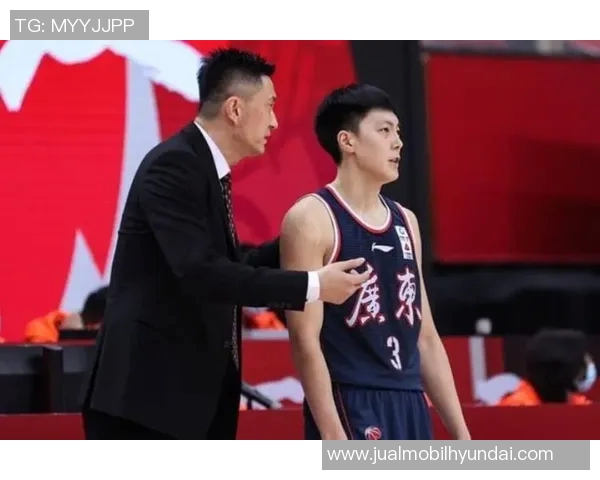 胡明轩：从青涩新秀到篮球场上的璀璨明星之路